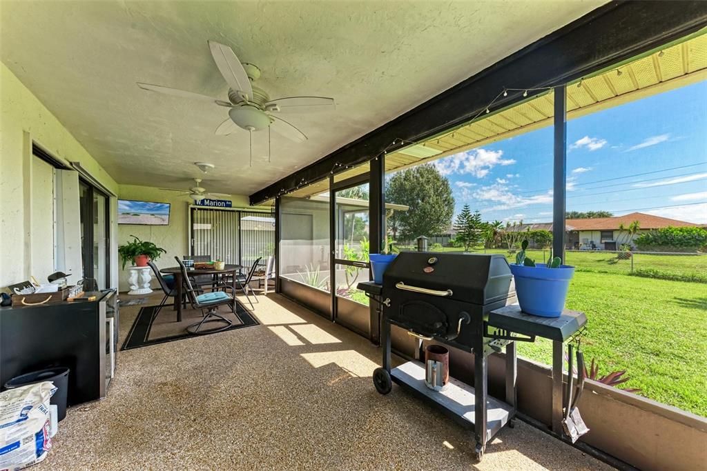 合同活跃: $275,000 (3 贝兹, 2 浴室, 2030 平方英尺)