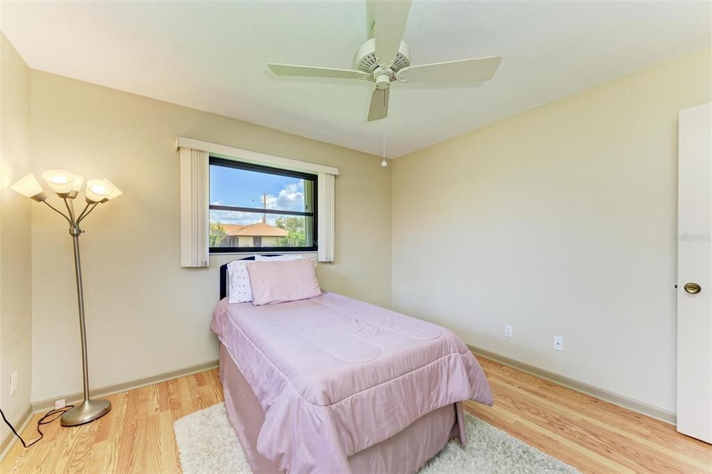 合同活跃: $275,000 (3 贝兹, 2 浴室, 2030 平方英尺)