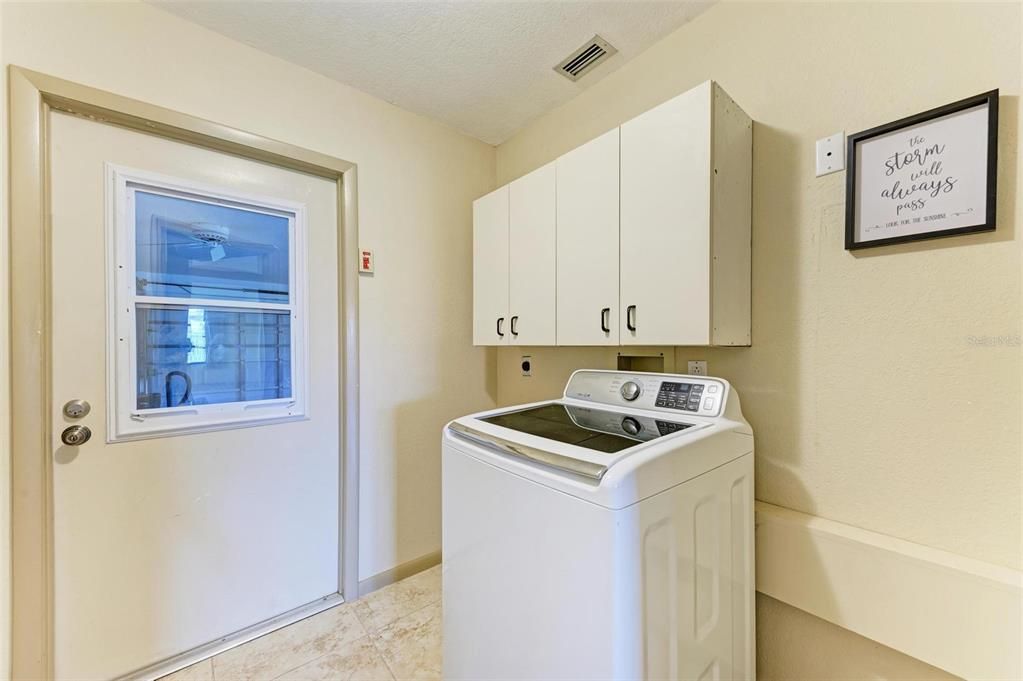 合同活跃: $275,000 (3 贝兹, 2 浴室, 2030 平方英尺)