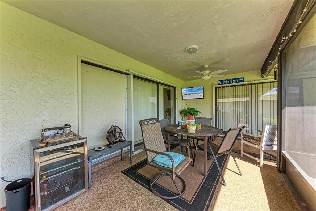 合同活跃: $275,000 (3 贝兹, 2 浴室, 2030 平方英尺)