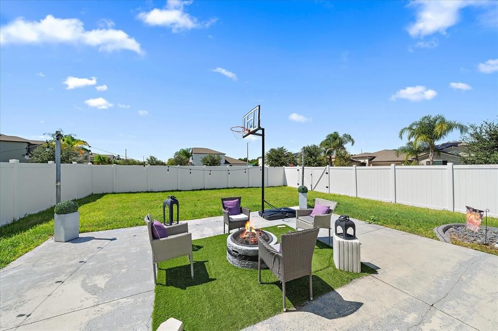 合同活跃: $340,000 (5 贝兹, 2 浴室, 2254 平方英尺)