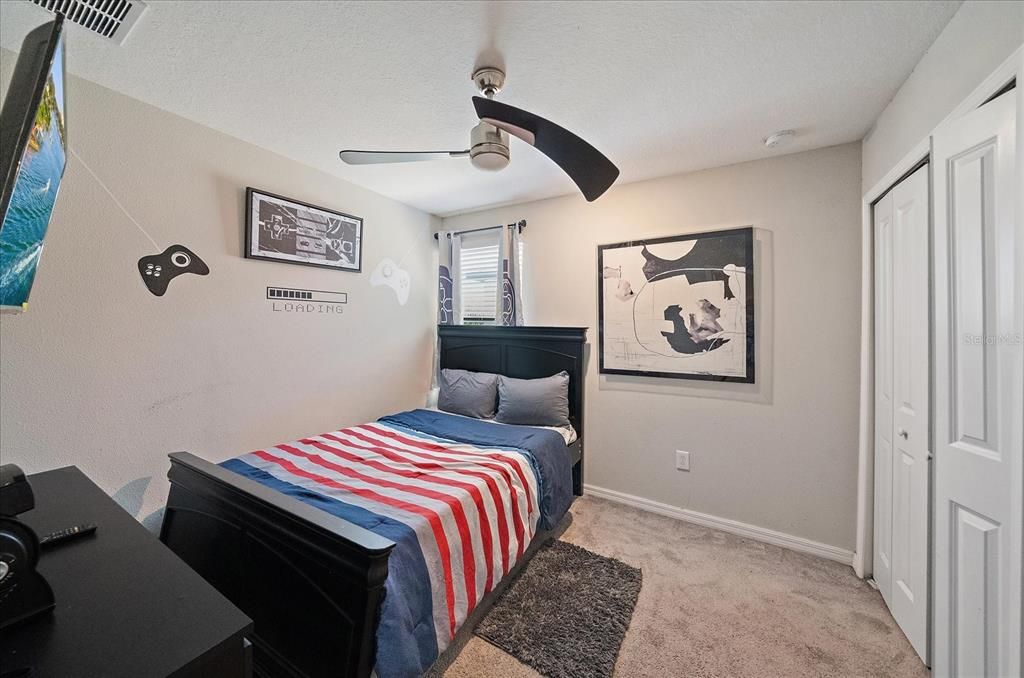 合同活跃: $340,000 (5 贝兹, 2 浴室, 2254 平方英尺)