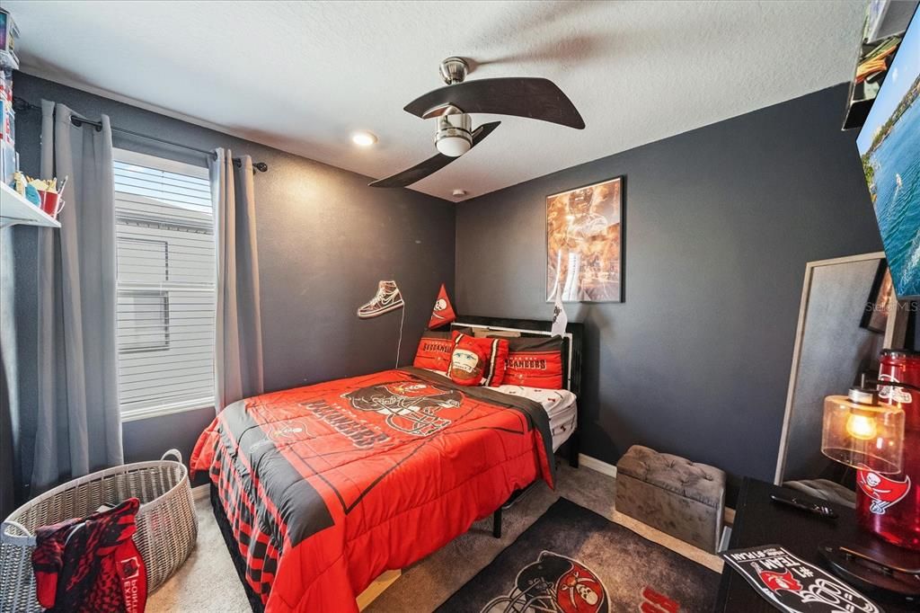 合同活跃: $340,000 (5 贝兹, 2 浴室, 2254 平方英尺)