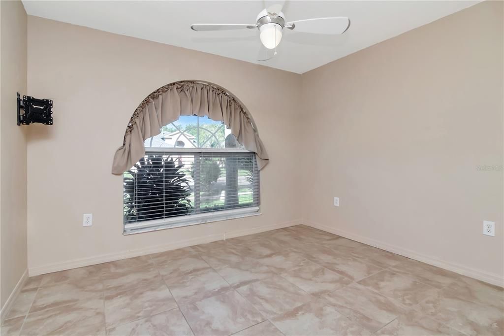 合同活跃: $339,000 (3 贝兹, 2 浴室, 1516 平方英尺)