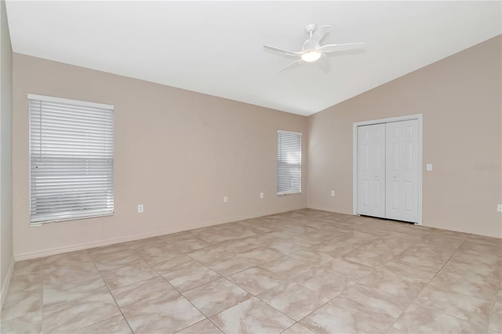 合同活跃: $339,000 (3 贝兹, 2 浴室, 1516 平方英尺)