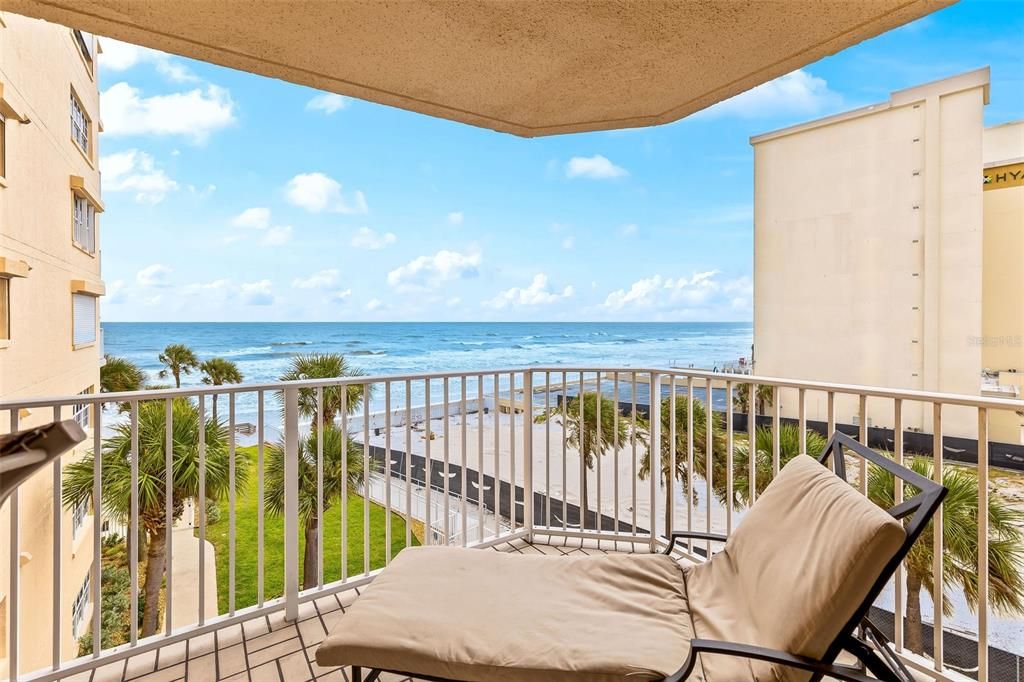 For Sale: $599,000 (3 beds, 3 baths, 2325 Square Feet)