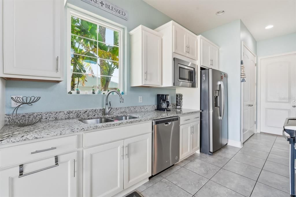 待售: $930,000 (3 贝兹, 2 浴室, 2109 平方英尺)