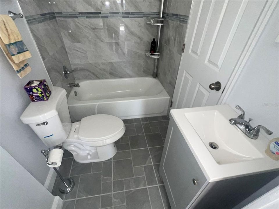 待售: $975,000 (2 贝兹, 2 浴室, 640 平方英尺)