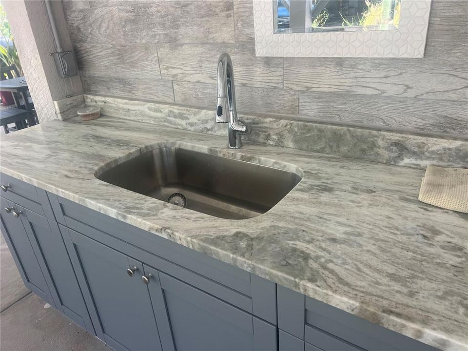 待售: $975,000 (2 贝兹, 2 浴室, 640 平方英尺)