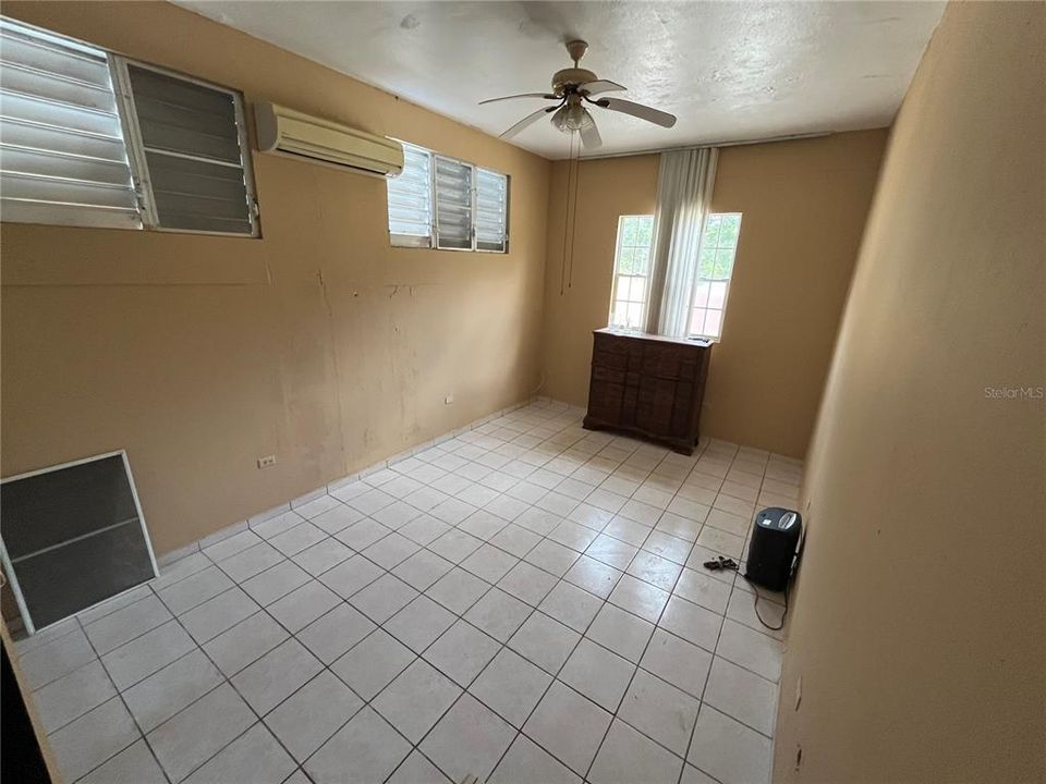 For Sale: $349,900 (3 beds, 3 baths, 2087 Square Feet)