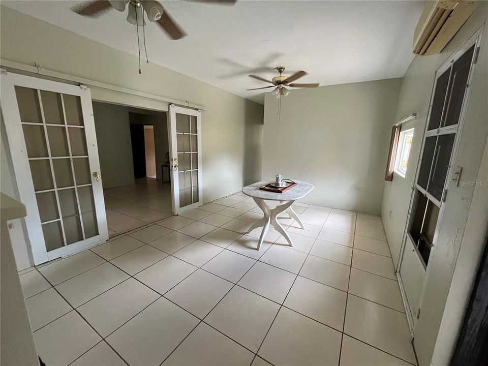 For Sale: $349,900 (3 beds, 3 baths, 2087 Square Feet)