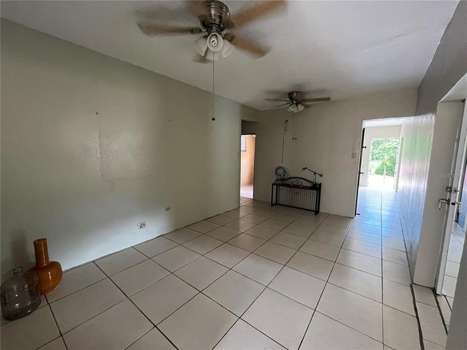 For Sale: $349,900 (3 beds, 3 baths, 2087 Square Feet)