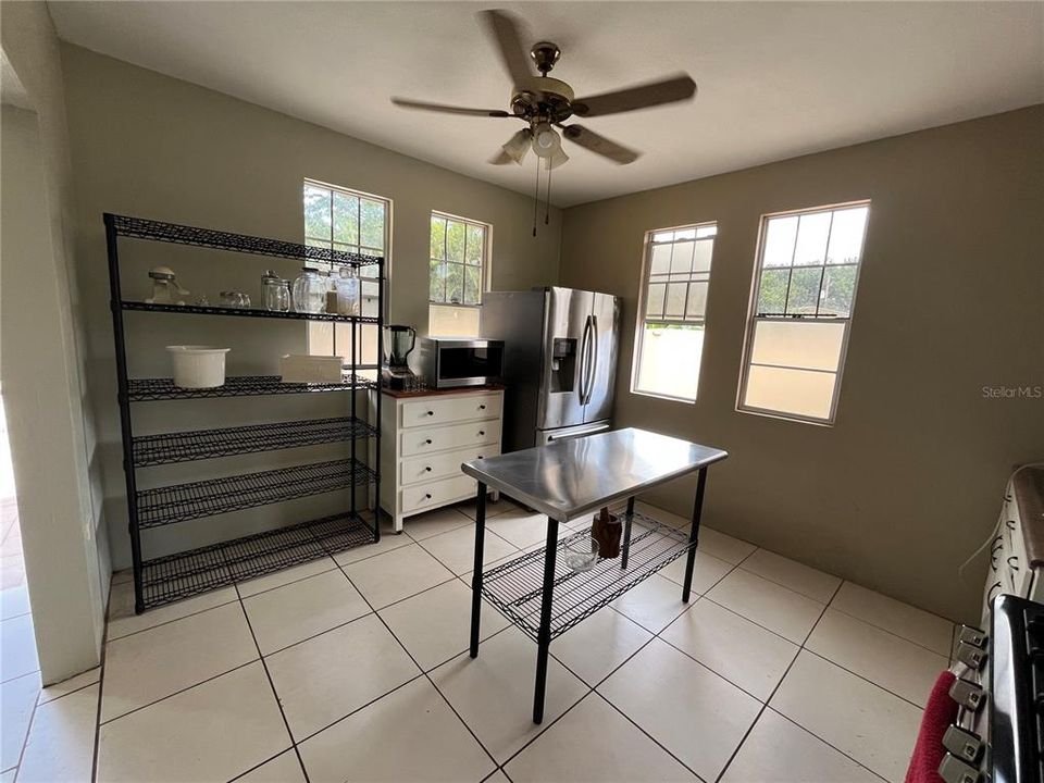 For Sale: $349,900 (3 beds, 3 baths, 2087 Square Feet)