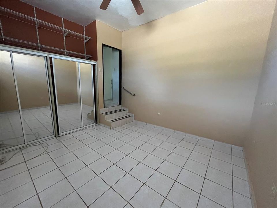 For Sale: $349,900 (3 beds, 3 baths, 2087 Square Feet)