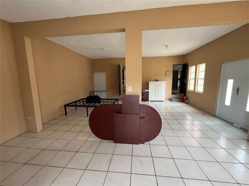 For Sale: $349,900 (3 beds, 3 baths, 2087 Square Feet)