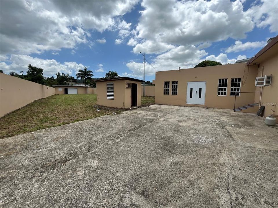 For Sale: $349,900 (3 beds, 3 baths, 2087 Square Feet)