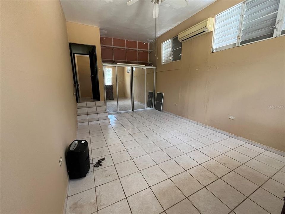 For Sale: $349,900 (3 beds, 3 baths, 2087 Square Feet)