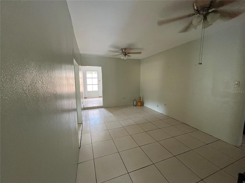 For Sale: $349,900 (3 beds, 3 baths, 2087 Square Feet)