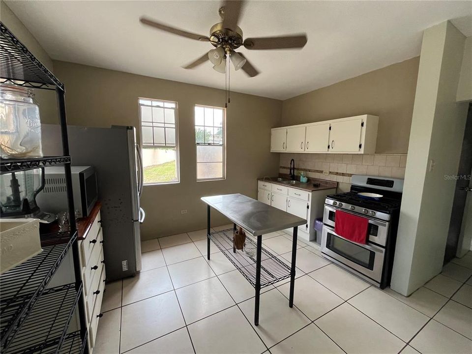 For Sale: $349,900 (3 beds, 3 baths, 2087 Square Feet)