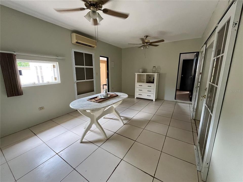 For Sale: $349,900 (3 beds, 3 baths, 2087 Square Feet)