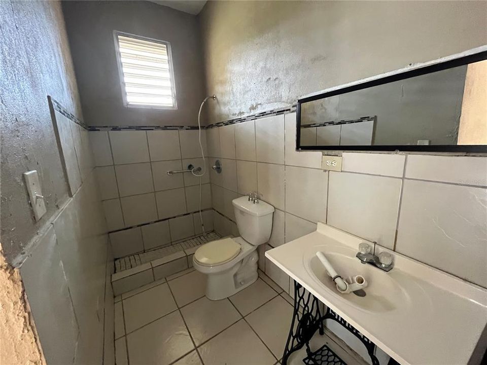 For Sale: $349,900 (3 beds, 3 baths, 2087 Square Feet)