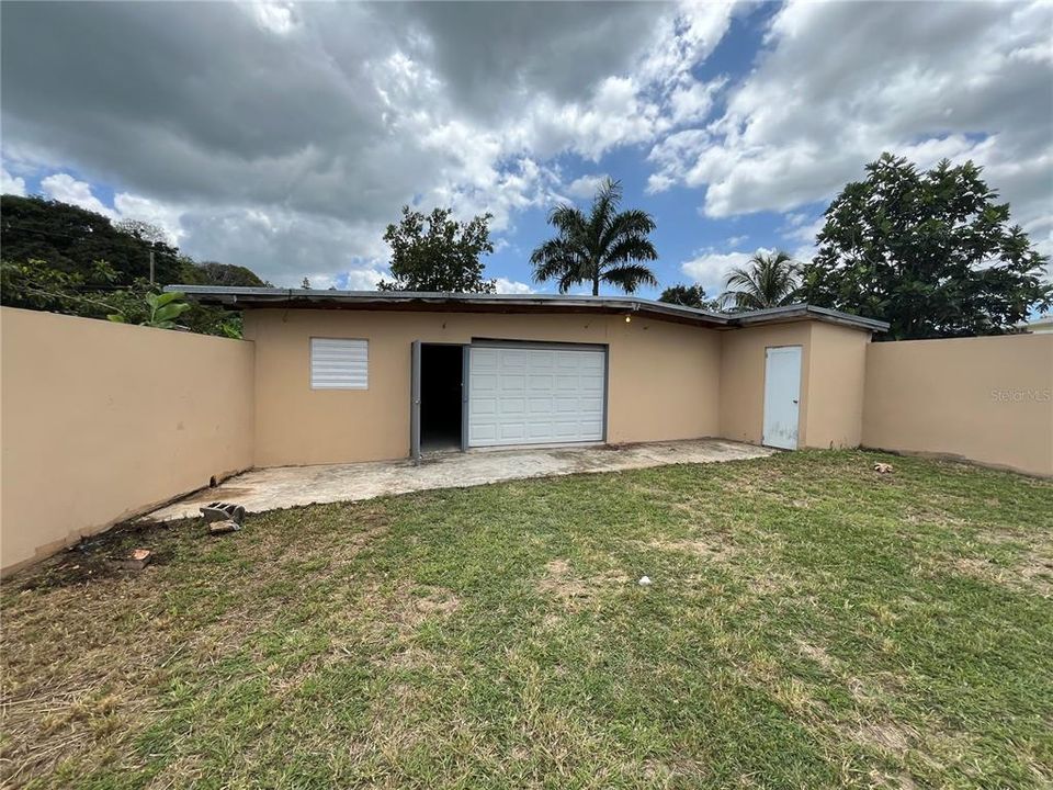 For Sale: $349,900 (3 beds, 3 baths, 2087 Square Feet)