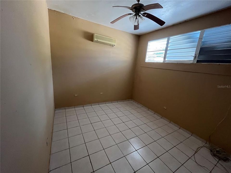 For Sale: $349,900 (3 beds, 3 baths, 2087 Square Feet)