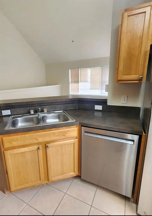 For Sale: $212,500 (2 beds, 2 baths, 1060 Square Feet)