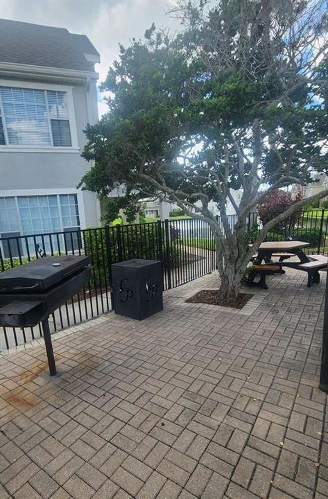 For Sale: $212,500 (2 beds, 2 baths, 1060 Square Feet)