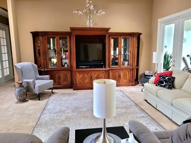 合同活跃: $800,000 (3 贝兹, 3 浴室, 2938 平方英尺)