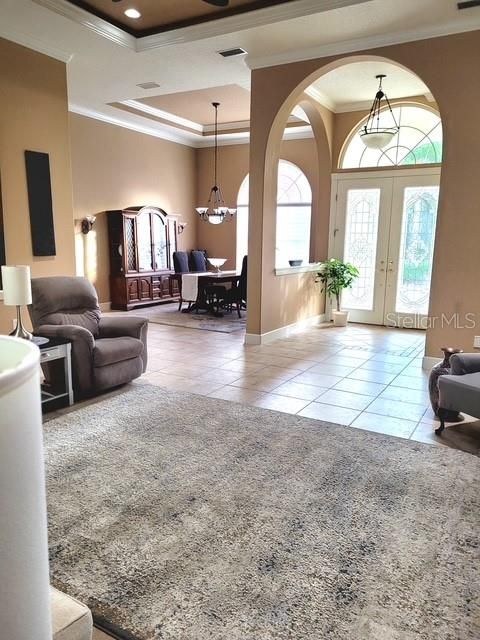 合同活跃: $800,000 (3 贝兹, 3 浴室, 2938 平方英尺)