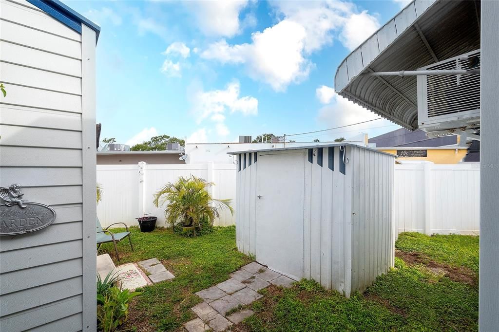 For Sale: $98,500 (1 beds, 1 baths, 372 Square Feet)