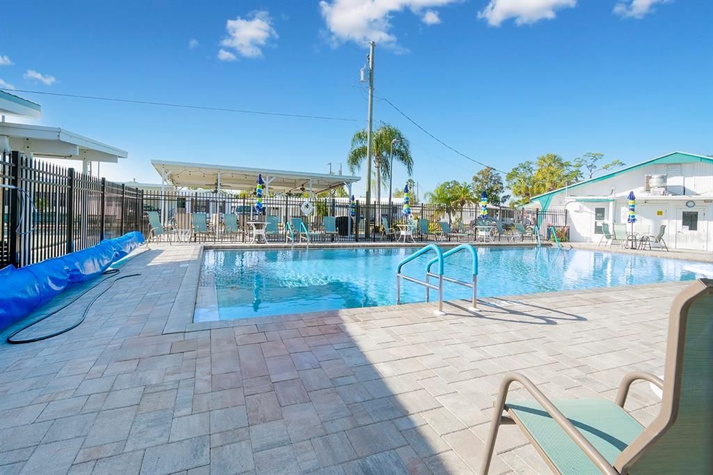 For Sale: $98,500 (1 beds, 1 baths, 372 Square Feet)