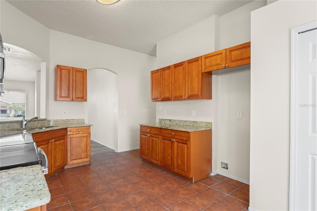 Под контрактом: $300,000 (3 спален, 2 ванн, 1394 Квадратных фут)