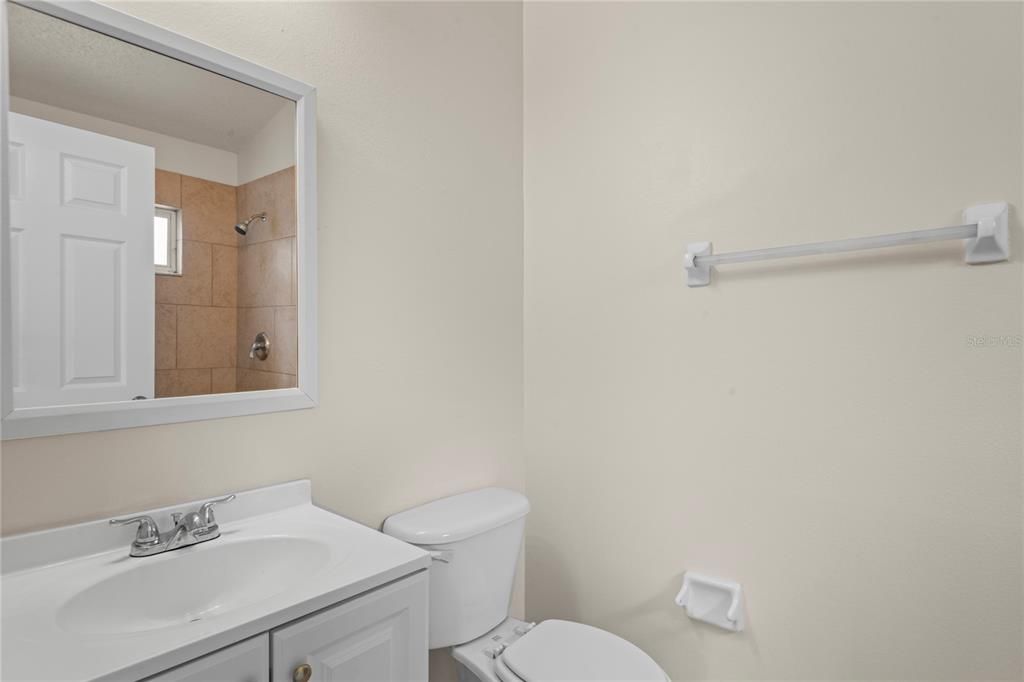 Под контрактом: $300,000 (3 спален, 2 ванн, 1394 Квадратных фут)