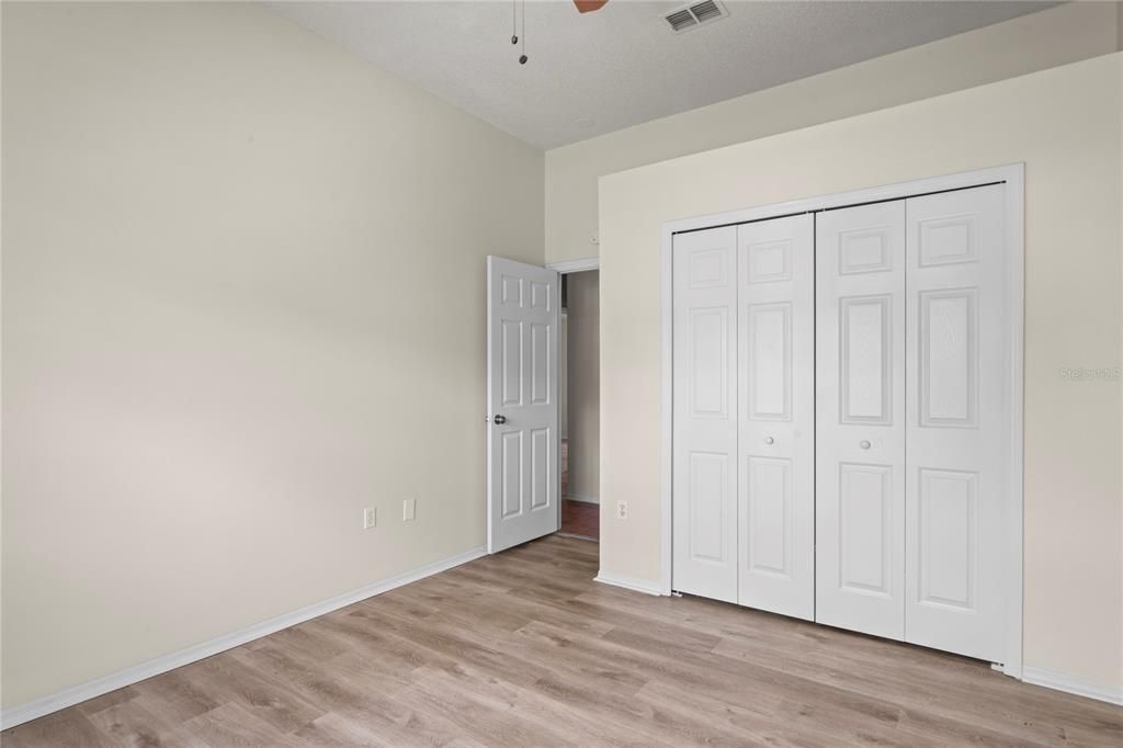 Под контрактом: $300,000 (3 спален, 2 ванн, 1394 Квадратных фут)