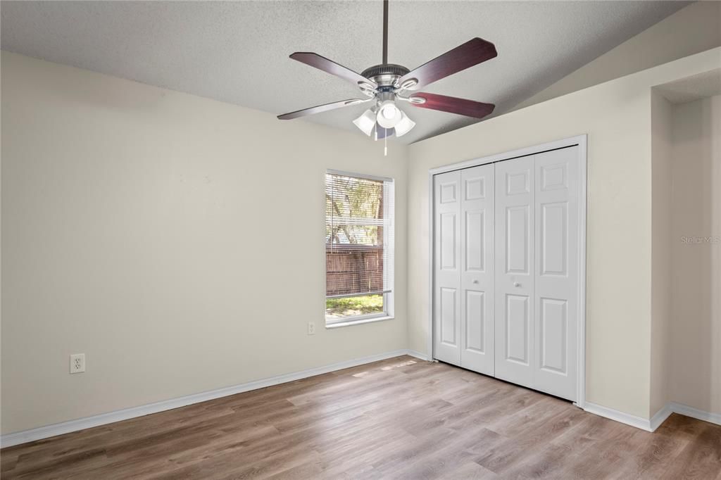 Под контрактом: $300,000 (3 спален, 2 ванн, 1394 Квадратных фут)