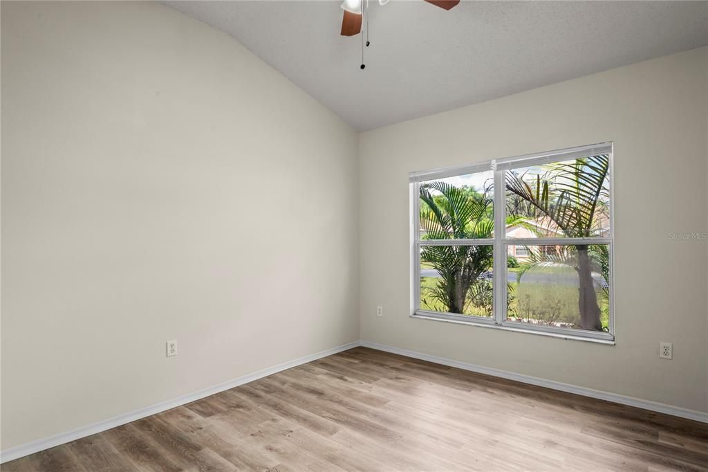 Под контрактом: $300,000 (3 спален, 2 ванн, 1394 Квадратных фут)