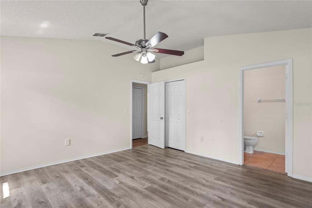 Под контрактом: $300,000 (3 спален, 2 ванн, 1394 Квадратных фут)