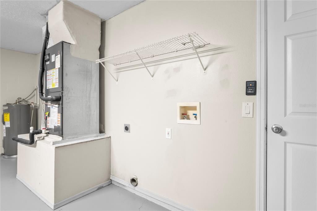 Под контрактом: $300,000 (3 спален, 2 ванн, 1394 Квадратных фут)