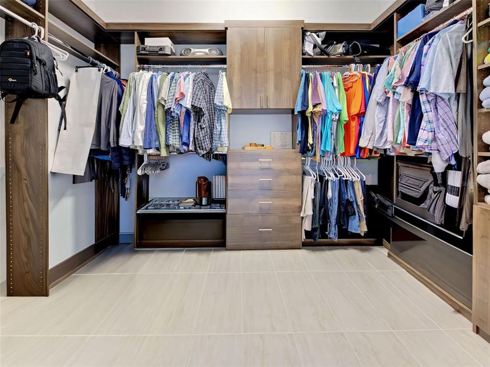 For Sale: $995,000 (3 beds, 3 baths, 2855 Square Feet)