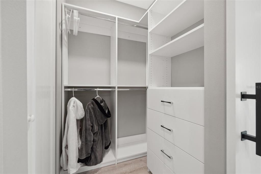 出租: $12,500 (4 贝兹, 4 浴室, 3043 平方英尺)