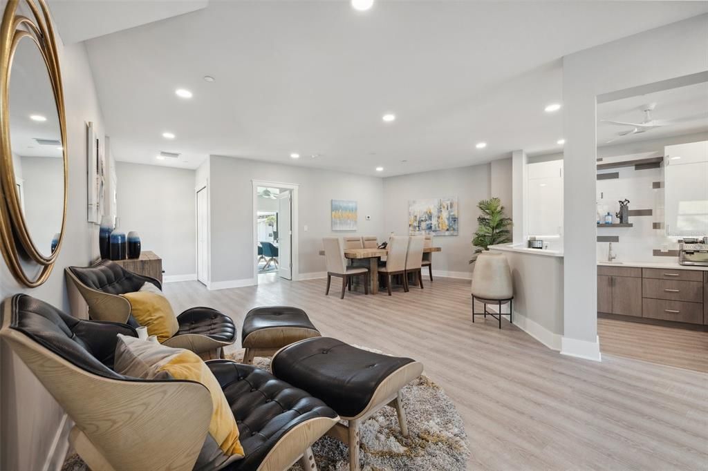 出租: $12,500 (4 贝兹, 4 浴室, 3043 平方英尺)