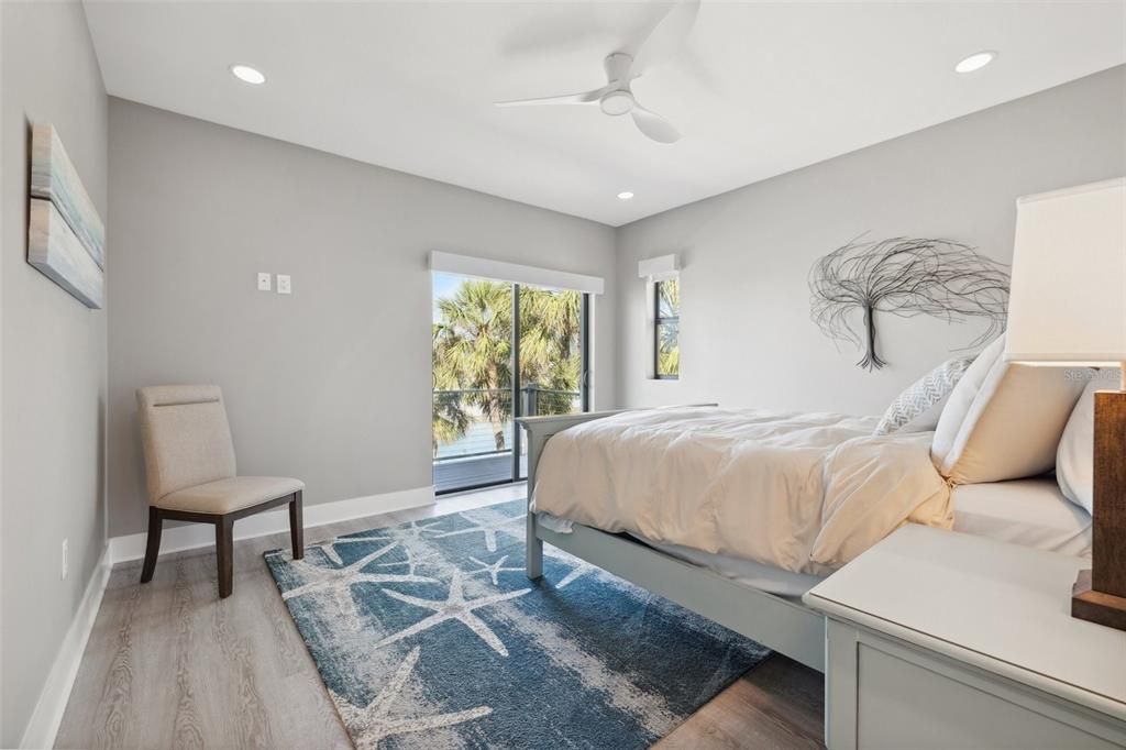 出租: $12,500 (4 贝兹, 4 浴室, 3043 平方英尺)