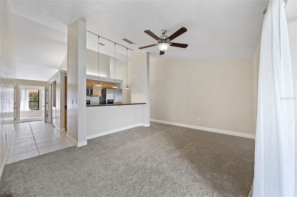 Active With Contract: $144,900 (1 beds, 1 baths, 635 Square Feet)