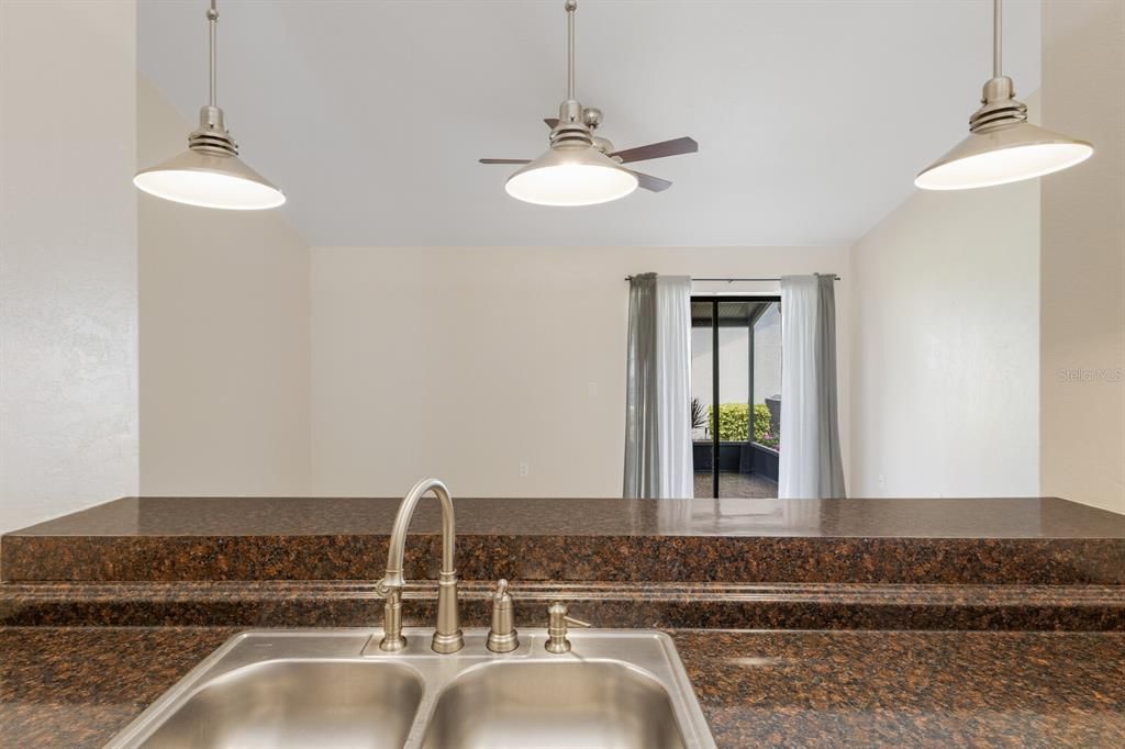 Active With Contract: $144,900 (1 beds, 1 baths, 635 Square Feet)