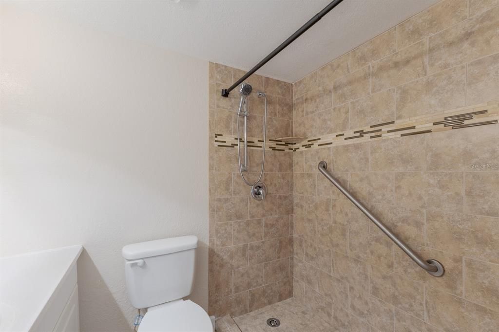 Active With Contract: $144,900 (1 beds, 1 baths, 635 Square Feet)