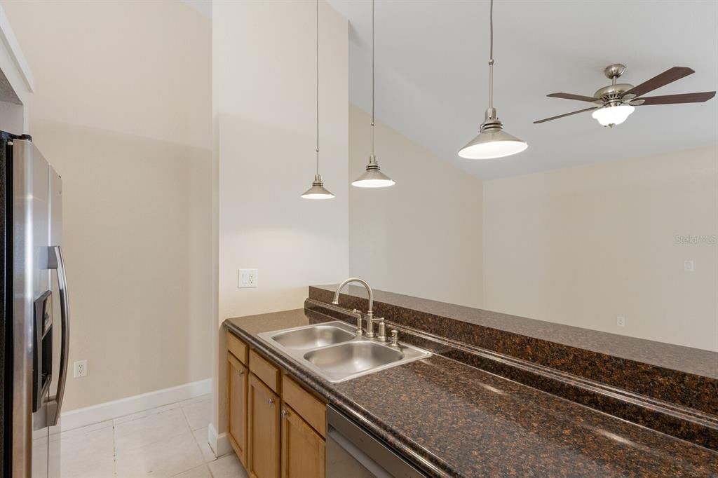 Active With Contract: $144,900 (1 beds, 1 baths, 635 Square Feet)