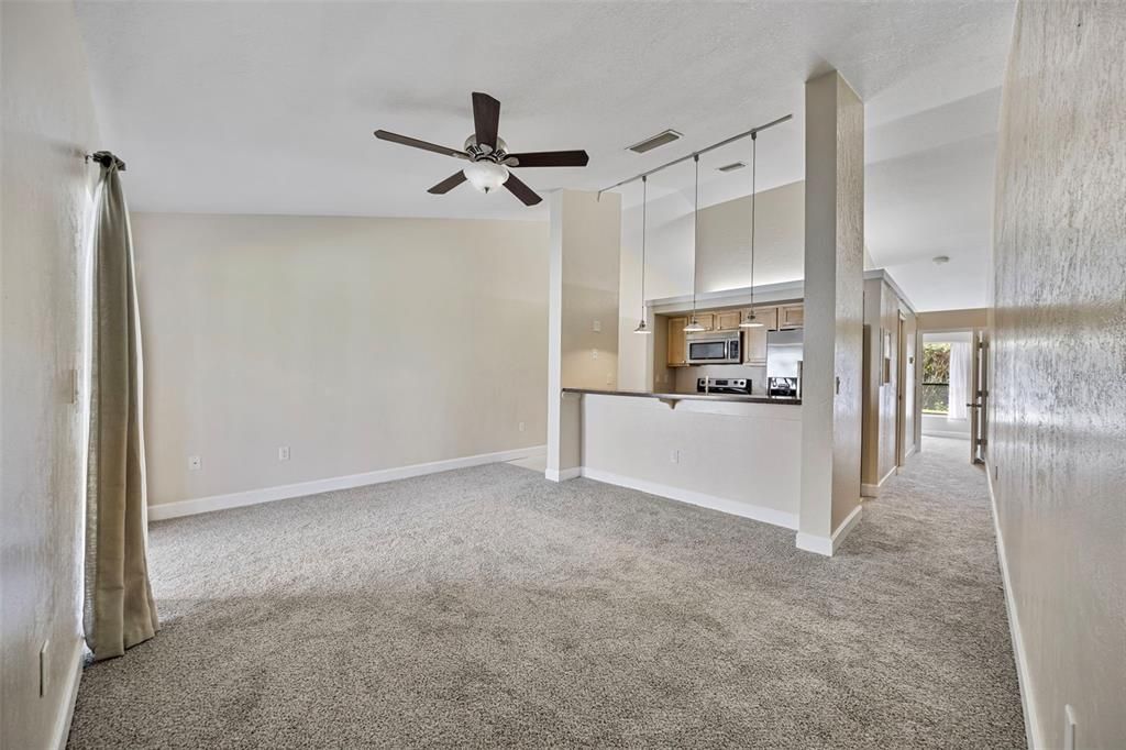 Active With Contract: $144,900 (1 beds, 1 baths, 635 Square Feet)