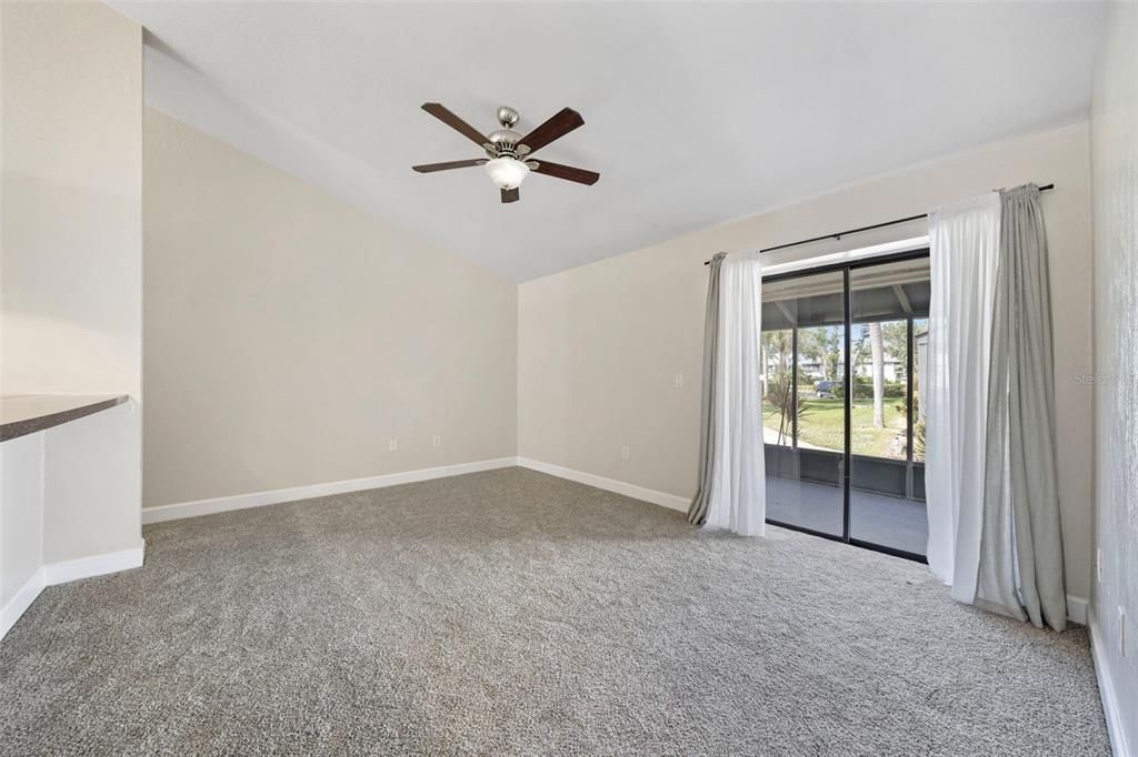 Active With Contract: $144,900 (1 beds, 1 baths, 635 Square Feet)